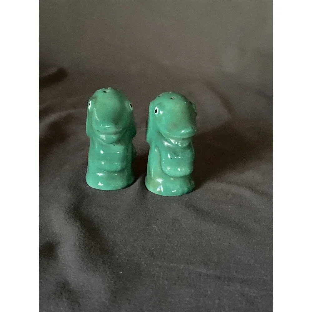 Vintage Salt & Pepper Shaker Set Cartoon Teal Puppies Dogs In Basket Japan